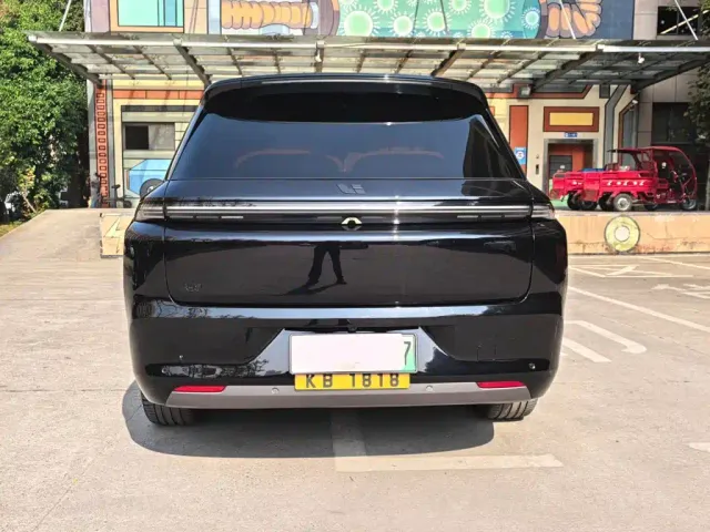 Li Auto Li L8 2024 Pro — Фото автомобиля 18