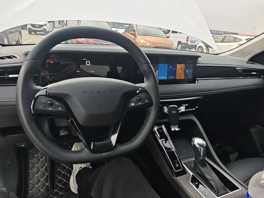 Roewe Roewe i5 2023 1.5L CVT Honor Edition — Фото автомобиля 9