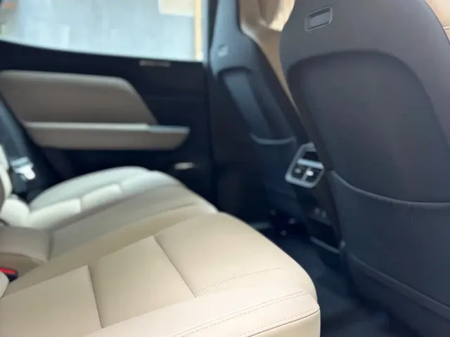 Volvo XC70 Plug-in Hybrid — Фото автомобиля 11