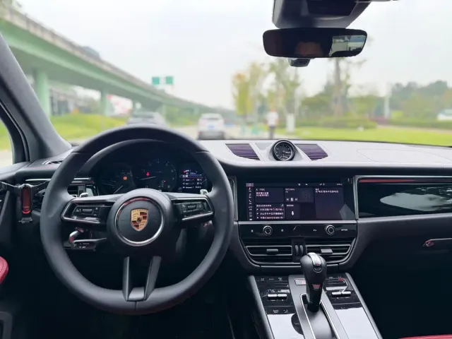 Porsche Macan — Фото автомобиля 11