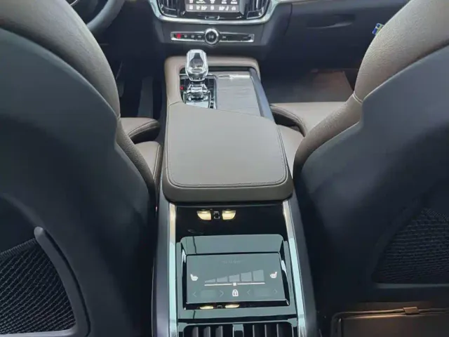 Volvo S90 — Фото автомобиля 12