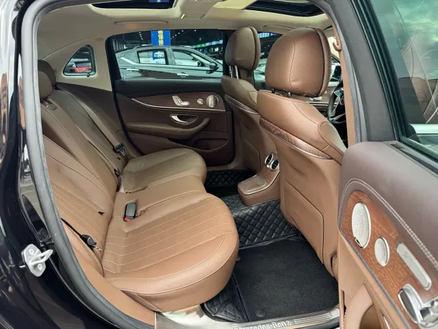 Mercedes-Benz E-Class — Фото автомобиля 10