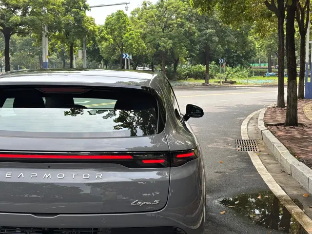 Leapmotor Lafa 5 — Фото автомобиля 30