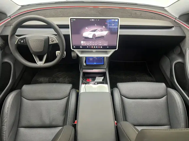 Tesla Model 3 — Фото автомобиля 10