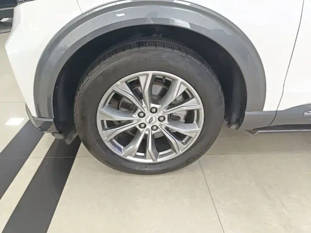 Ford Explorer — Фото автомобиля 22
