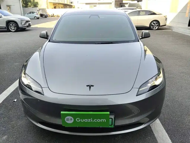 Tesla Model 3 — Фото автомобиля 2