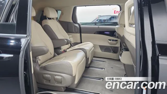 Kia Canival Carnival 4 поколение Бензин 7 мест Signature — Фото автомобиля 10