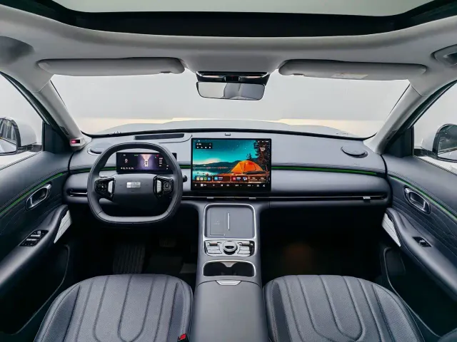 Geely Galaxy Starship 7 EM-i — Фото автомобиля 4