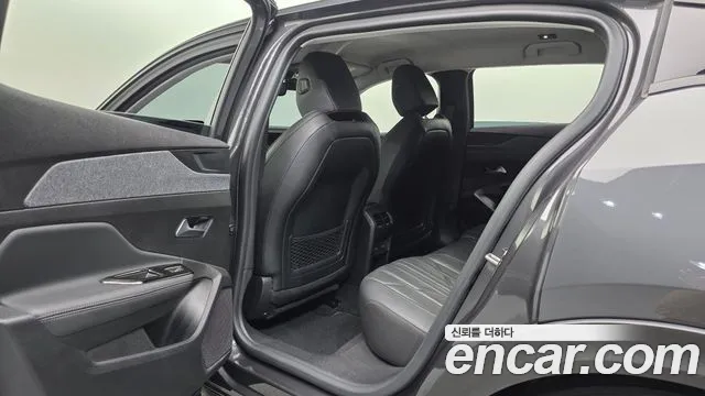 Peugeot 408 1.2 Pure Tech Allure — Фото автомобиля 18
