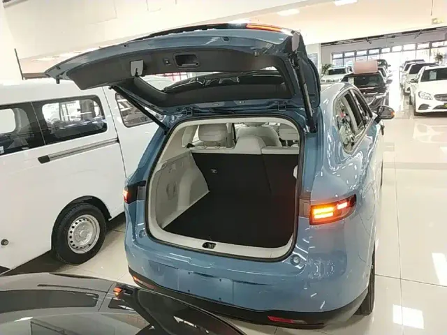 Leapmotor B10 — Фото автомобиля 18