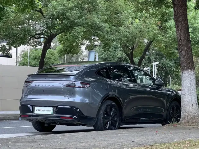 Zhijie Luxeed R7 2026 Range Extender Max — Фото автомобиля 5