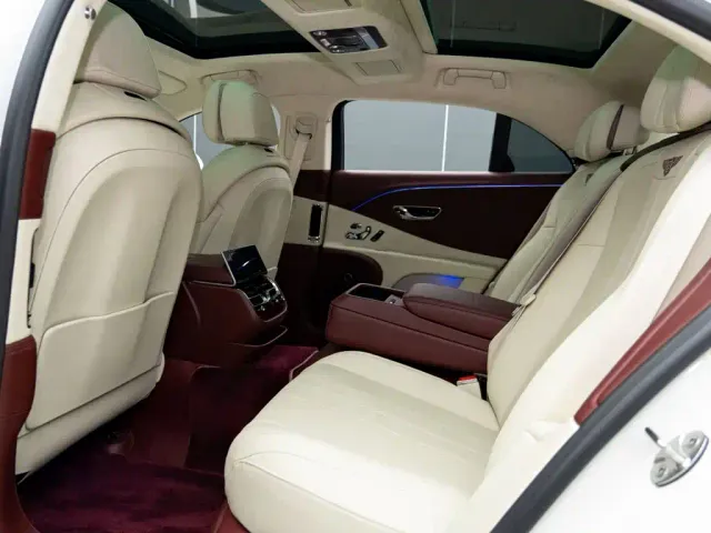 Bentley Flying Spur — Фото автомобиля 12