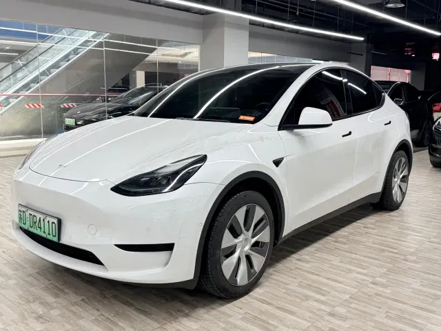 Фотография автомобиля — Tesla Model Y