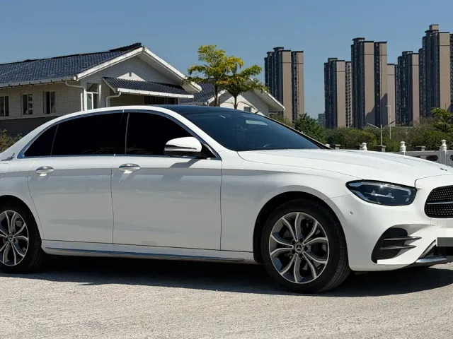 Mercedes-Benz E-Class — Фото автомобиля 3
