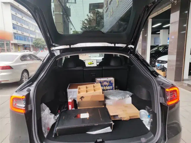 Tesla Model Y — Фото автомобиля 18