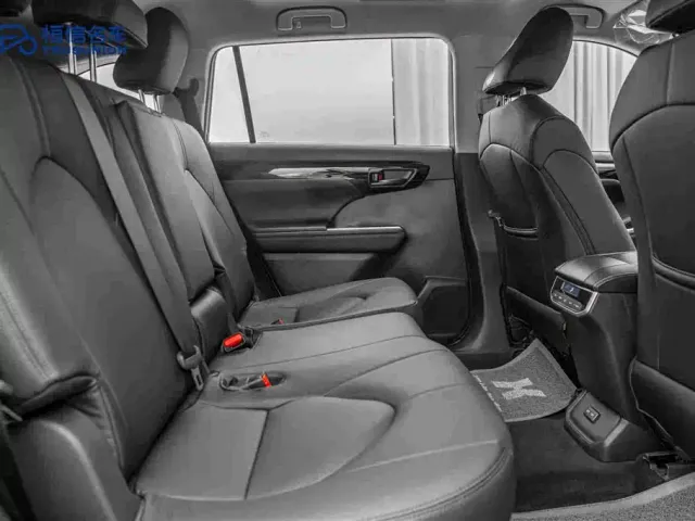 Toyota Highlander — Фото автомобиля 16