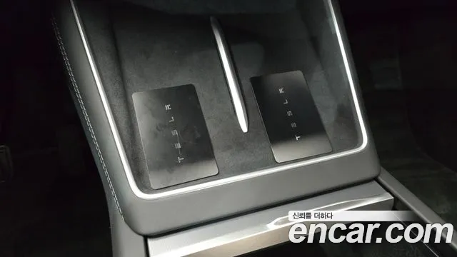 Tesla Model Y — Фото автомобиля 29
