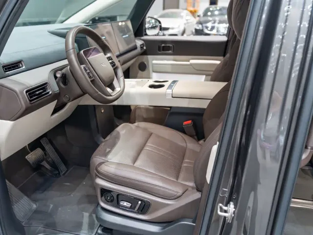 Li Auto MEGA — Фото автомобиля 9