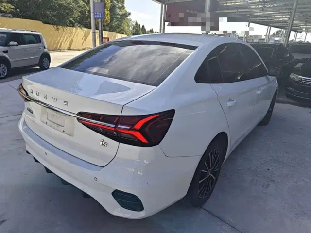 Roewe i5 — Фото автомобиля 6