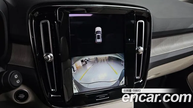 Вольво XC40 — Фото автомобиля 23