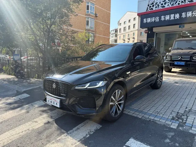 Фотография автомобиля — Jaguar F-Pace