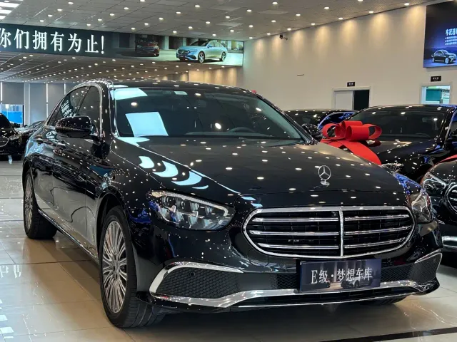 Mercedes-Benz E-Class — Фото автомобиля 2