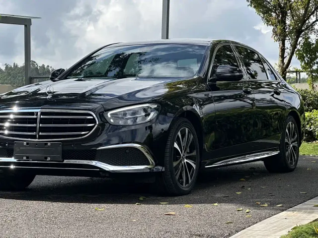 Mercedes-Benz E-Class — Фото автомобиля 2