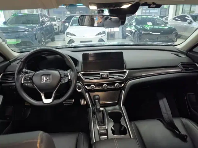 Honda Accord — Фото автомобиля 9