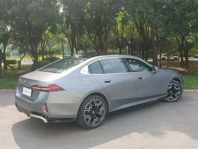 BMW i5 — Фото автомобиля 3