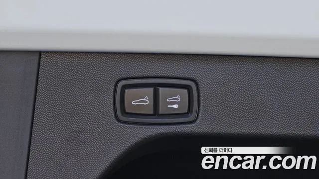 Porsche Macan Electric — Фото автомобиля 28