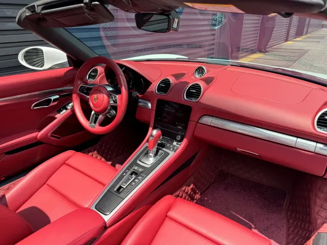 Porsche 718 — Фото автомобиля 11