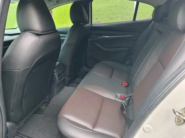 Mazda Axela — Фото автомобиля 9