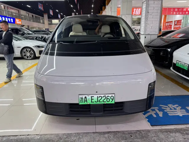Li Auto MEGA — Фото автомобиля 2