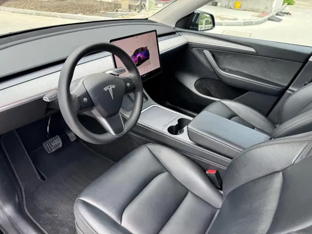 Tesla Model Y — Фото автомобиля 3