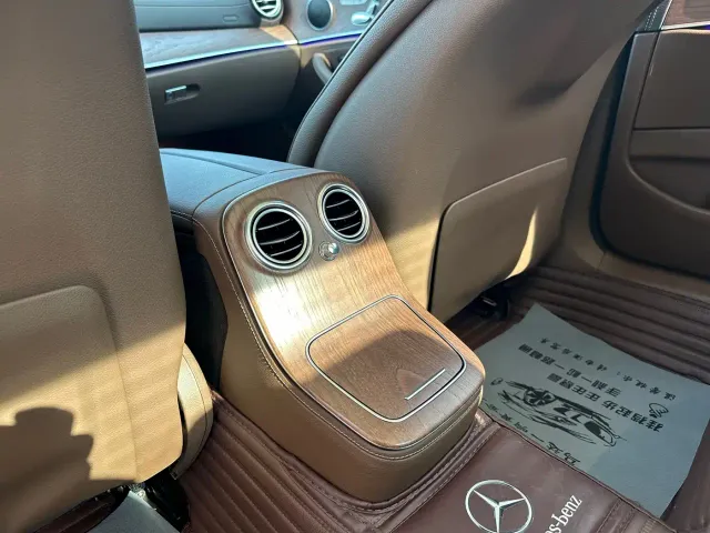 Mercedes-Benz E-Class — Фото автомобиля 14