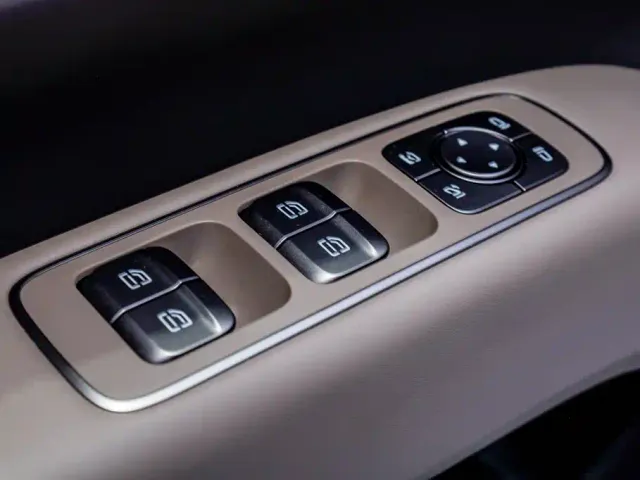 Li Auto i8 — Фото автомобиля 12