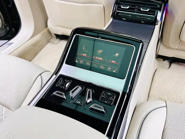 Audi A8 — Фото автомобиля 19