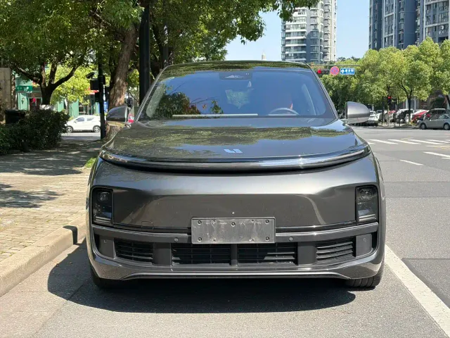 Li Auto L8 — Фото автомобиля 2