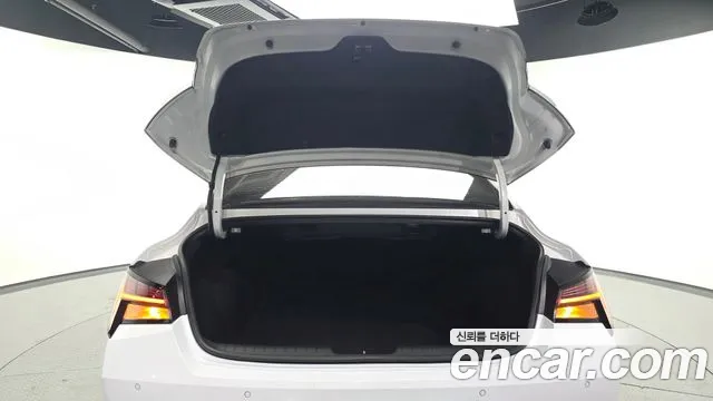Hyundai AVANTE Avante (CN7) — Фото автомобиля 17