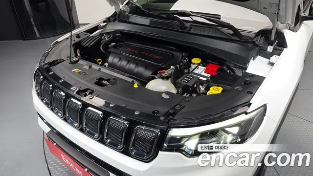 Jeep Compass 2nd Gen — Фото автомобиля 9