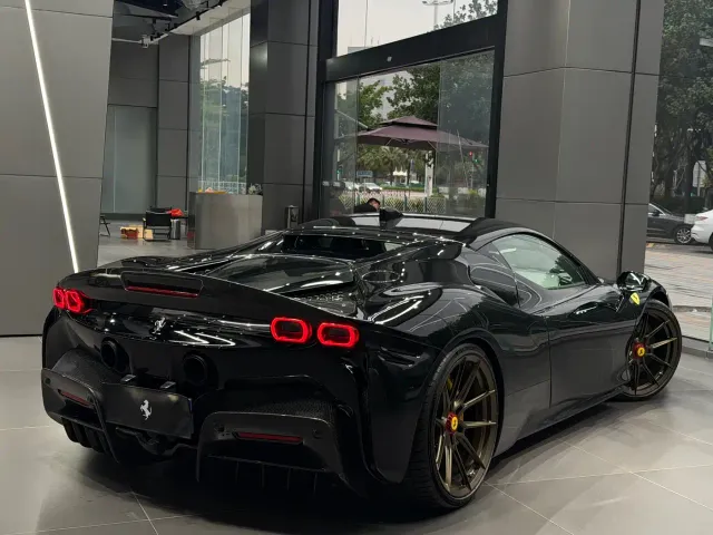 Ferrari SF90 — Фото автомобиля 3