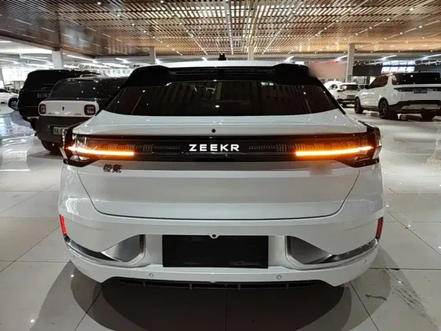 Zeekr 001 — Фото автомобиля 5