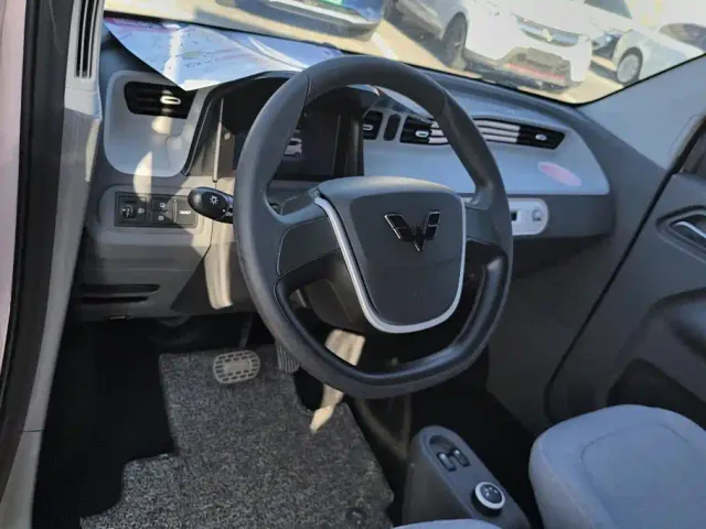 Wuling Hongguang Mini EV — Фото автомобиля 12