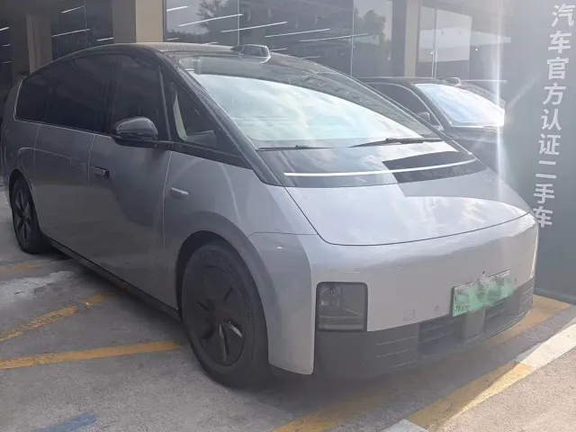 Li Auto MEGA — Фото автомобиля 2