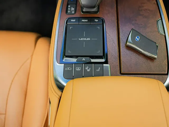 Lexus LS — Фото автомобиля 23