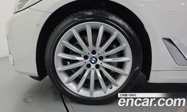 BMW 5 Series G30 — Фото автомобиля 5