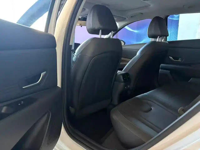 Hyundai Elantra — Фото автомобиля 10
