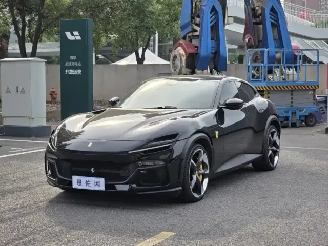 Фотография автомобиля — Ferrari Purosangue