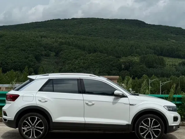 Volkswagen T-Roc — Фото автомобиля 3