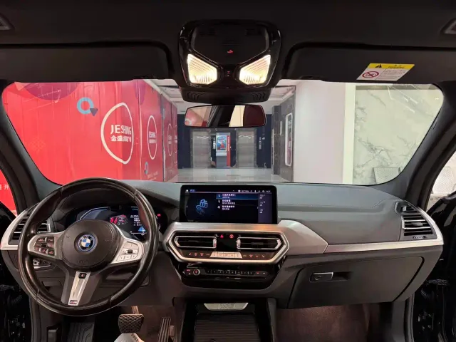 BMW iX3 — Фото автомобиля 5